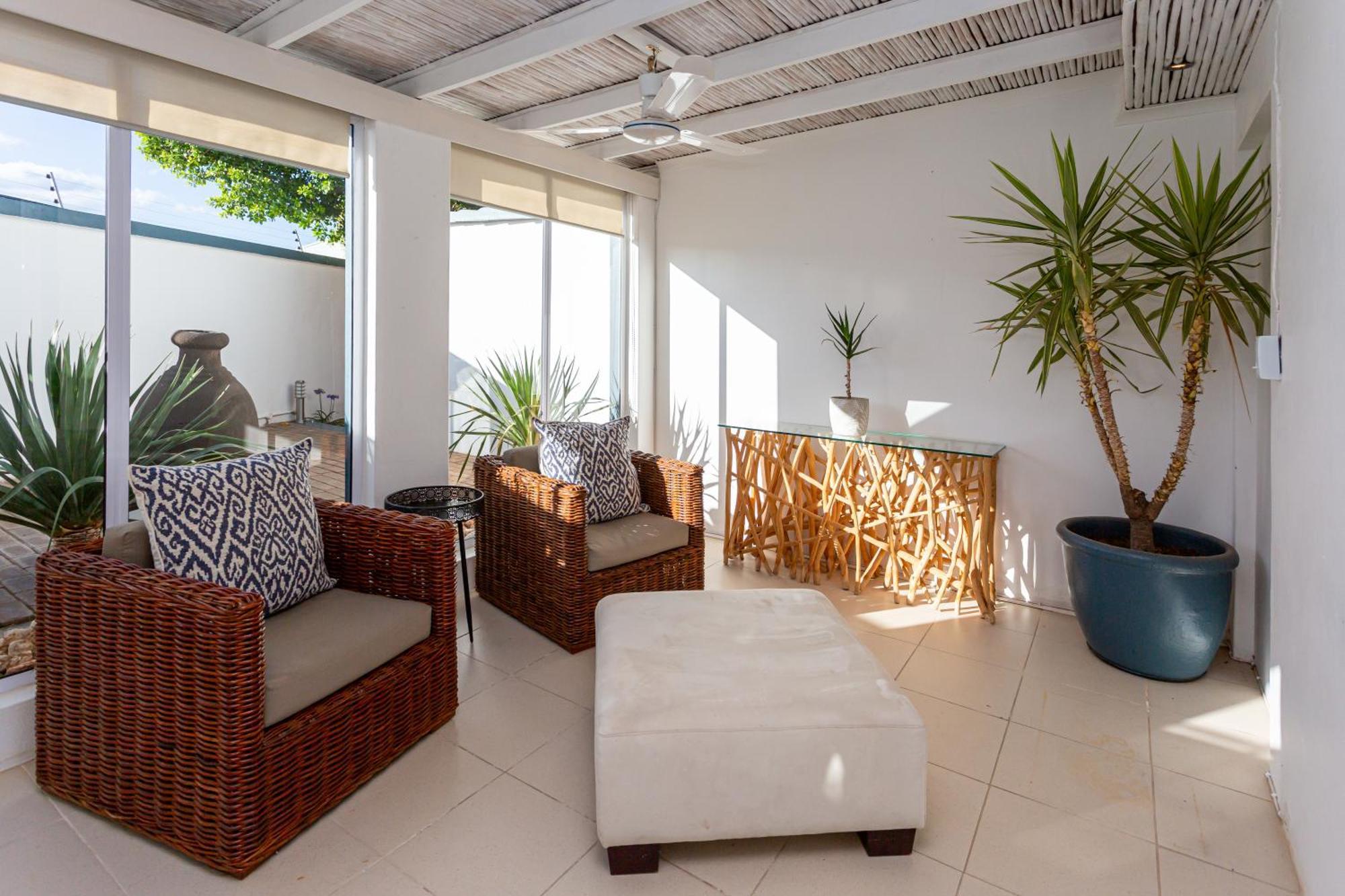 Pictures Guest House Boutique Hotel Oudtshoorn Exterior photo